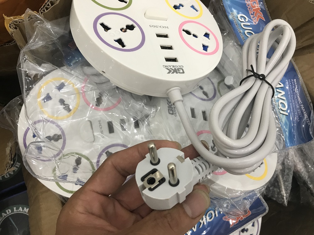 Ổ cắm điện đa năng có USB sạc điện thoại ( dây dài 1,8m )