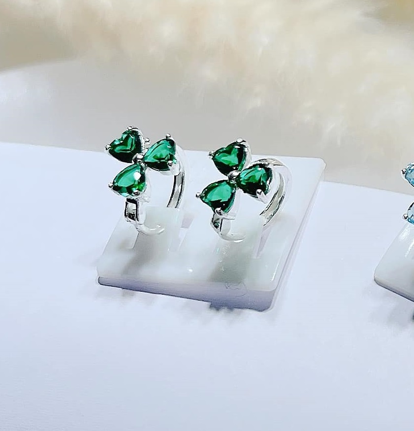 Bông tai bạc trẻ em hình cỏ 3 lá MS38