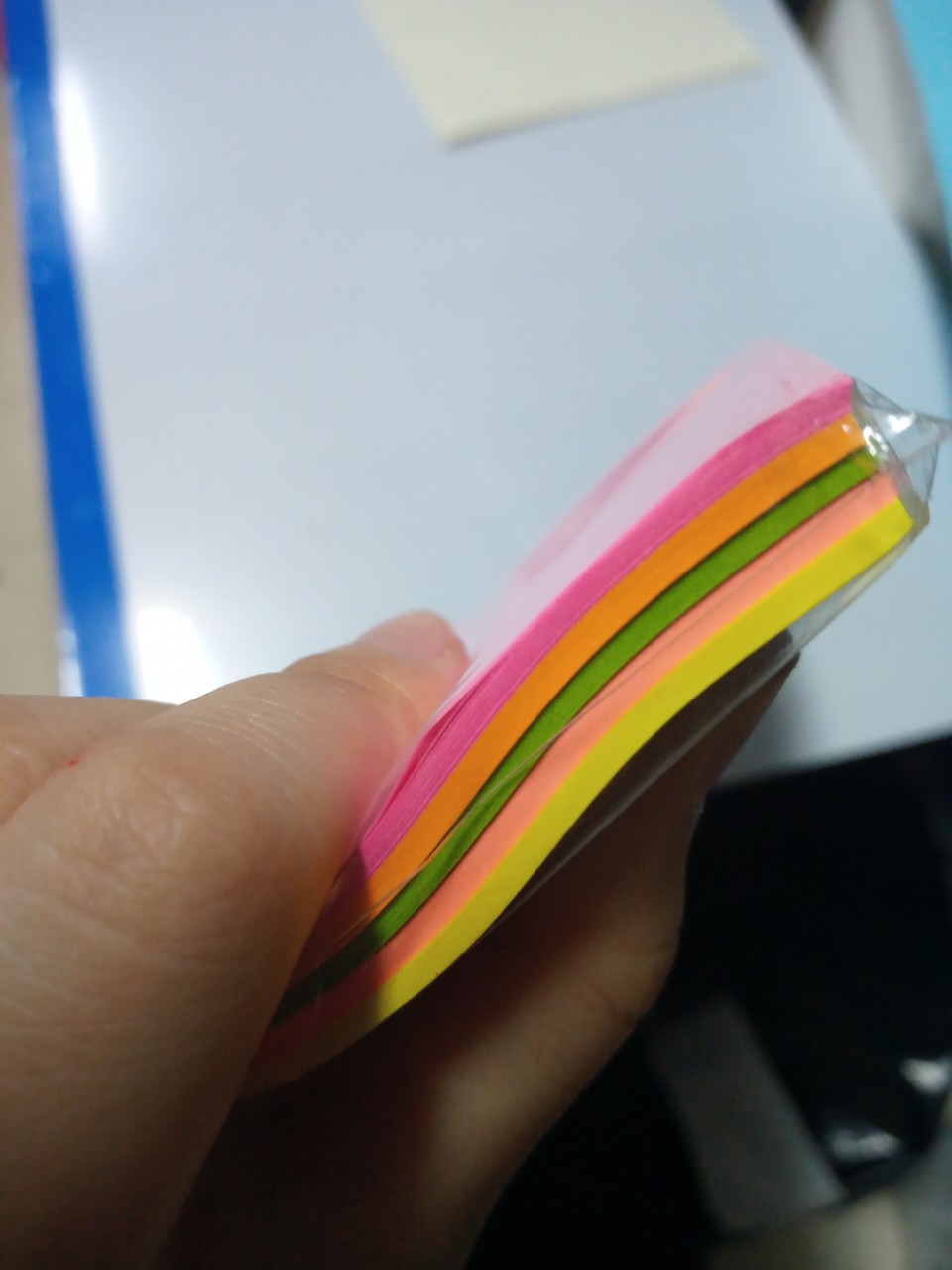 Giấy bìa A4 màu dạ quang 75gsm (100 tờ/tập)