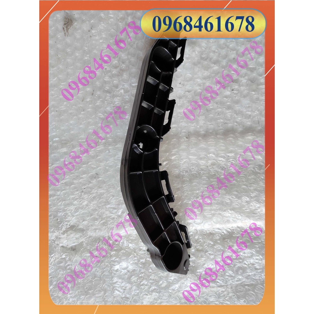 Nẹp cài ba đờ sốc trước Innova 12-15 (Phe cài, nẹp cài cản)