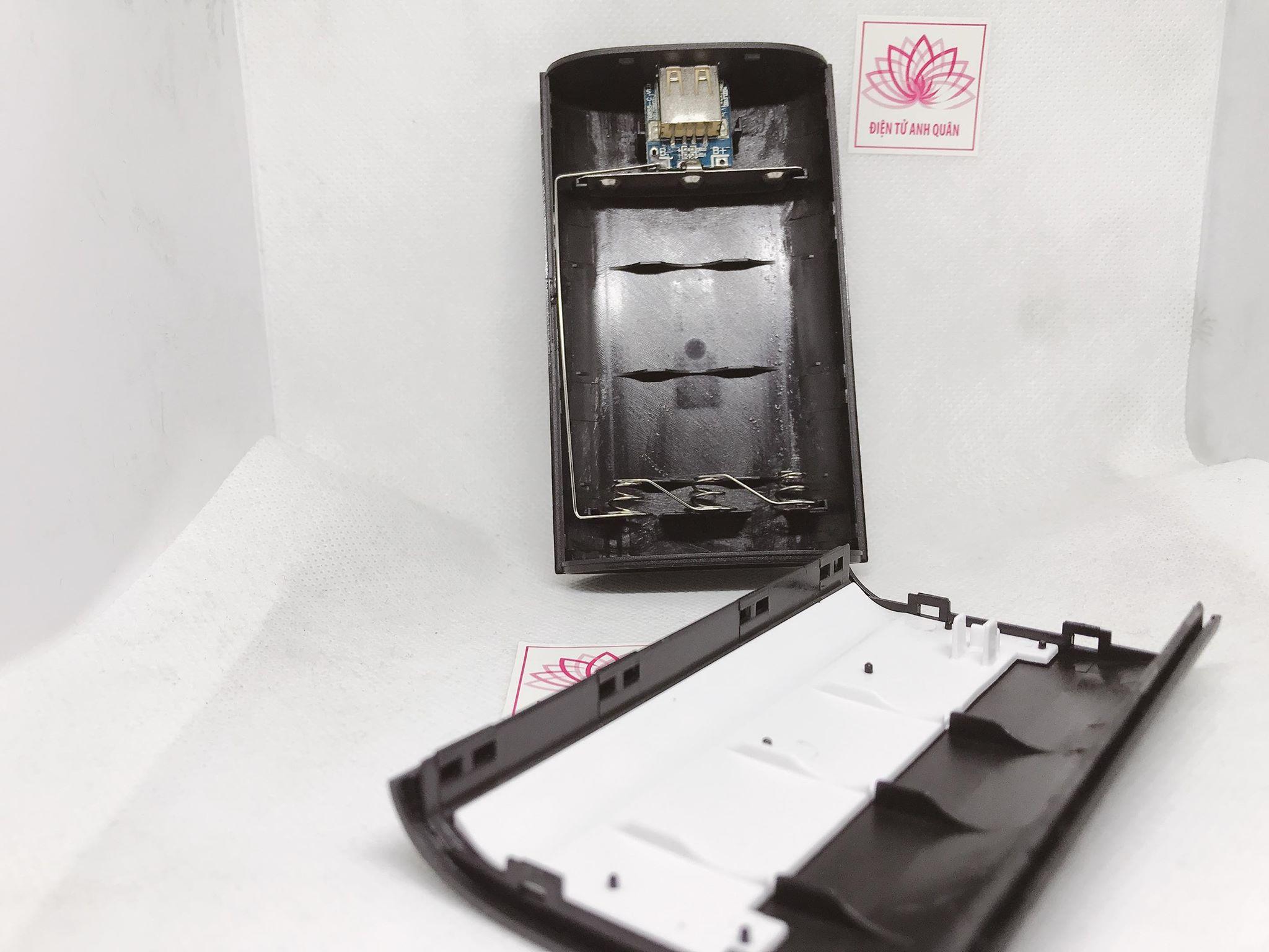 Box sạc dự phòng 3 cell vỏ nhựa ( Màu đen).