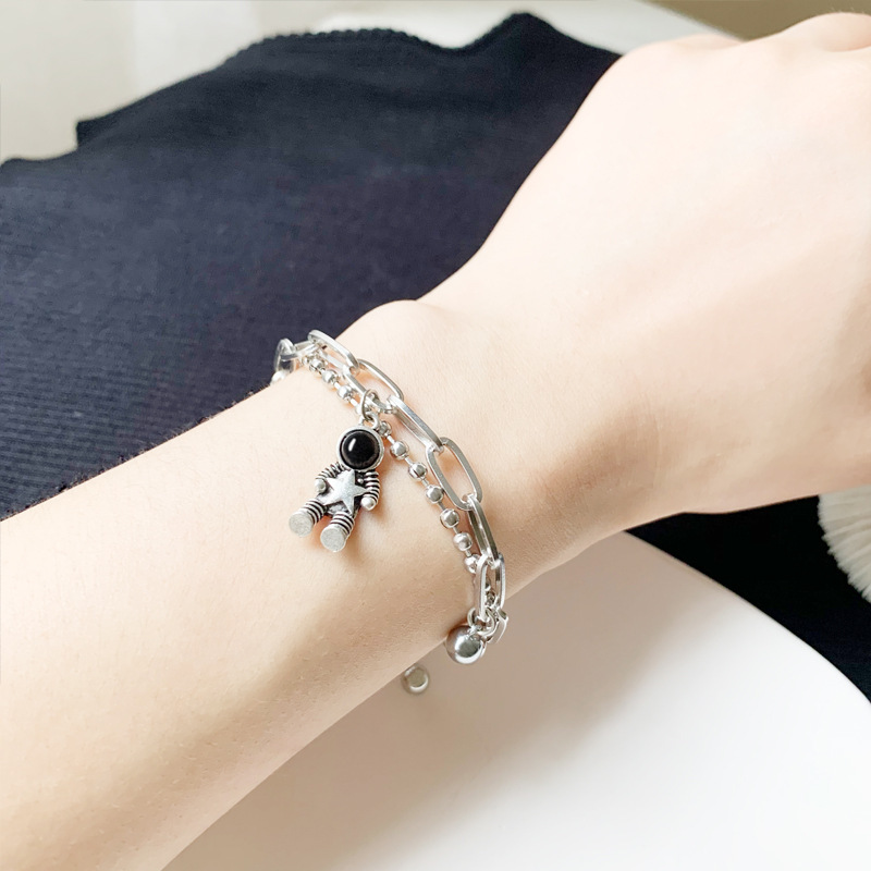Vòng đeo tay nữ Madeline T03 phối mặt hình phi hành gia thời trang phong cách retro Hàn Quốc - mixline