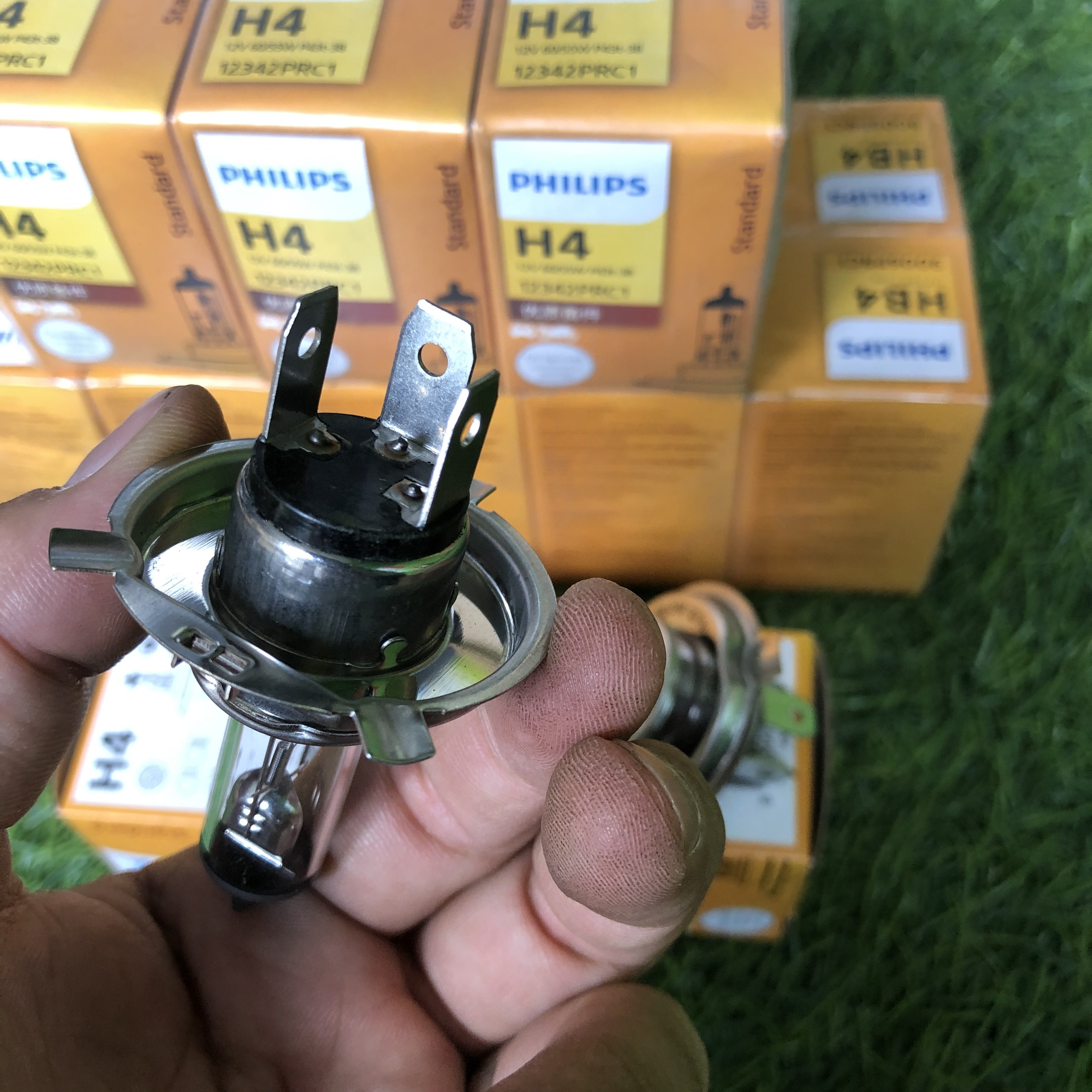 BÓNG ĐÈN PHA COS Ô TÔ CHÂN H4 12V