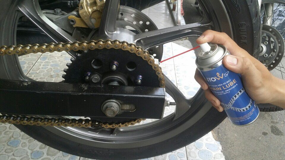 Xịt dưỡng sên Arrow Chain Lube 400m