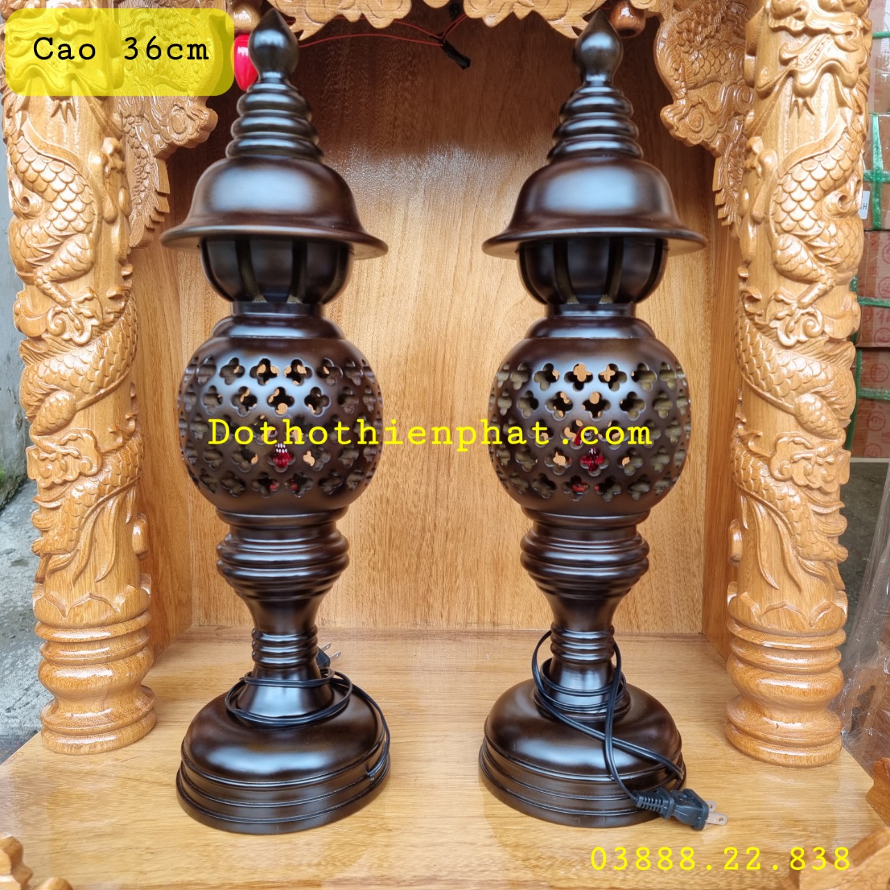 Cặp đèn thờ gỗ xà cừ cao 36cm loại 1 mẫu mới rất đẹp
