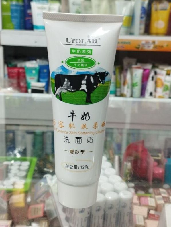 Sữa rửa mặt Lyolan 120gr (sữa bò - dưa leo)
