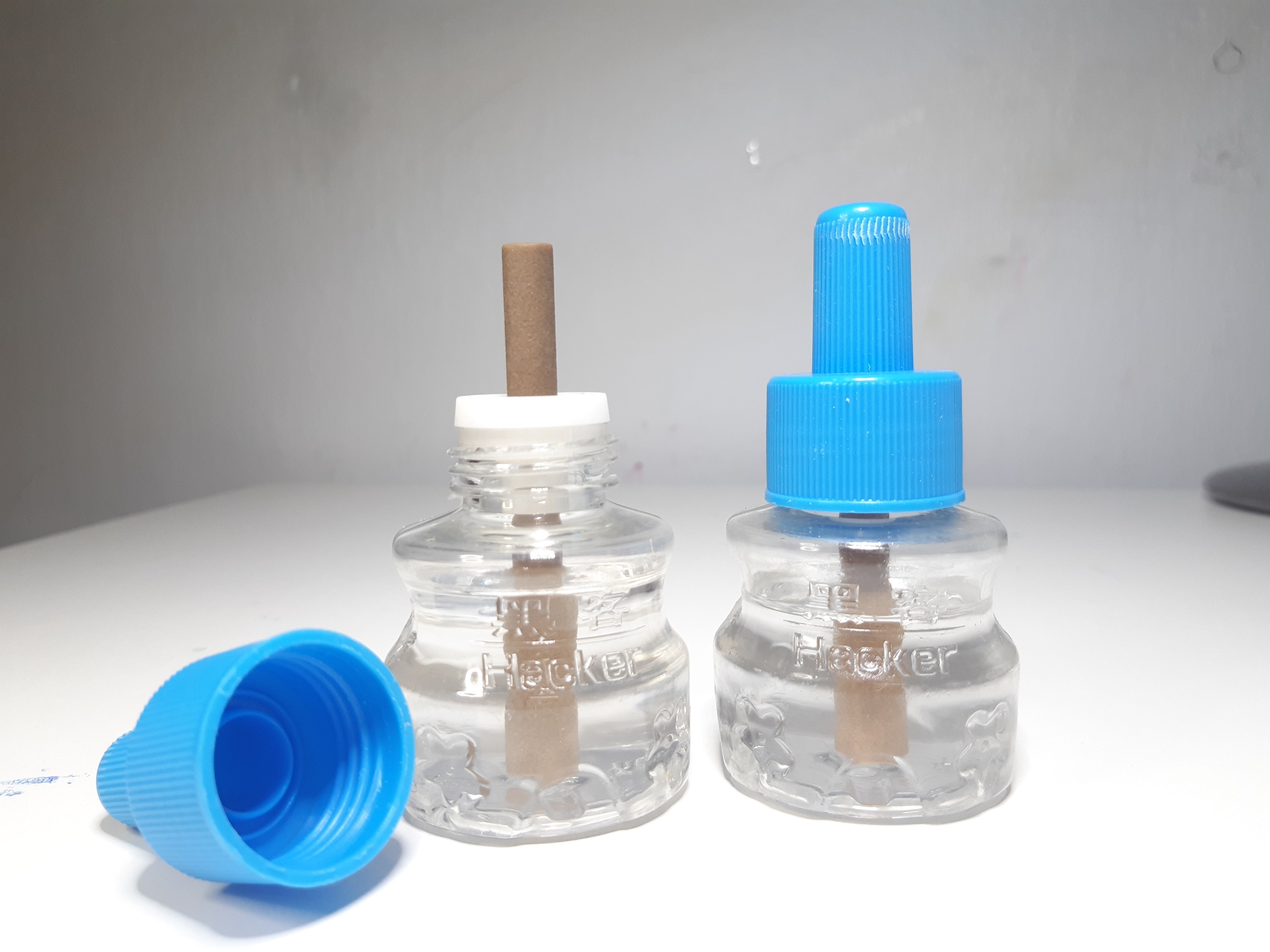 MÁY ĐUỔI MUỖI XÔNG TINH DẦU ( Tặng kèm tinh dầu)