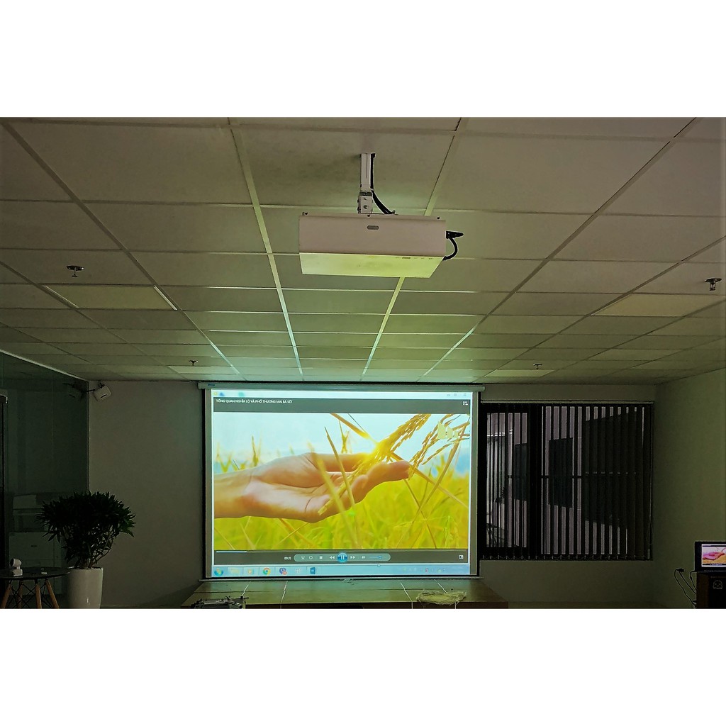 Màn chiếu điện 150 inch