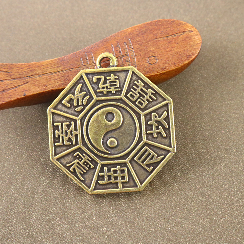 Tượng Nhỏ Bằng Đồng Hình Kính Bát Quái (Kích Thước: 3.9 x 3.5cm)