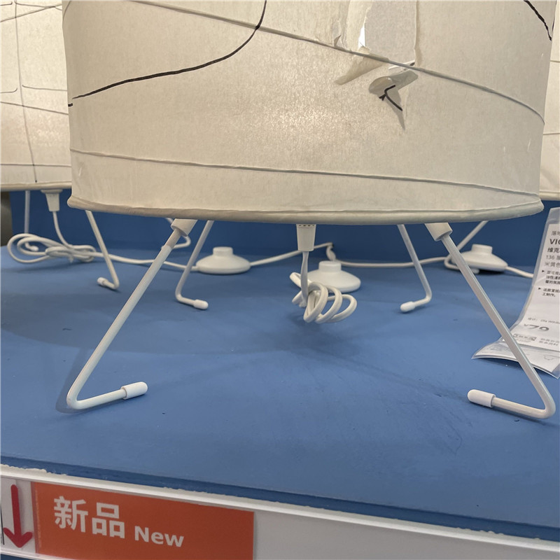 Đèn cây giấy lụa Vickleby IKEA trang trí phòng khách, phòng ngủ