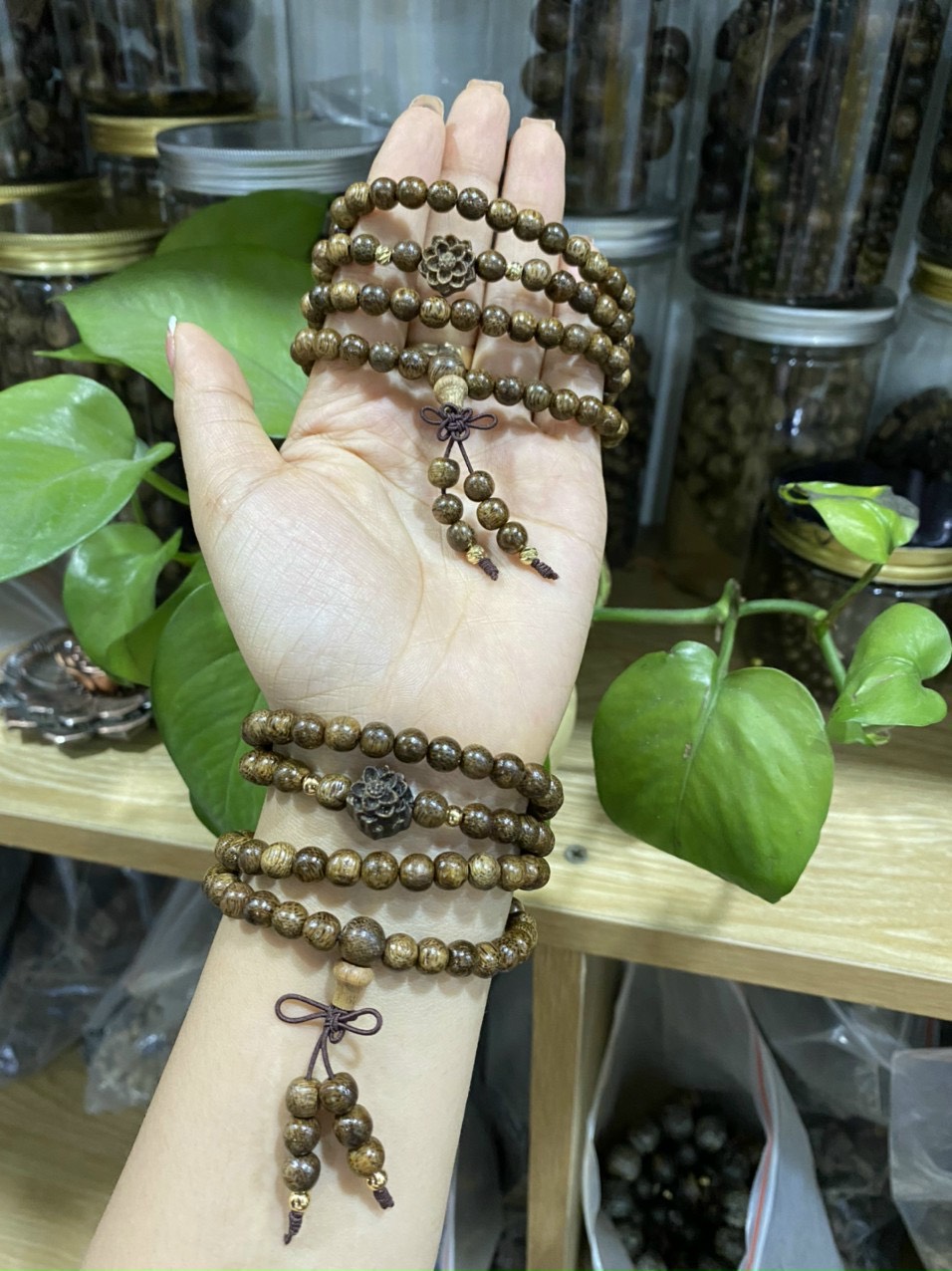 Vòng tay trầm hương charm sen trầm phú quý 108 hạt 6mm trầm tốc tự nhiên cao cấp cho nữ cầu bình an - tài lộc - may mắn
