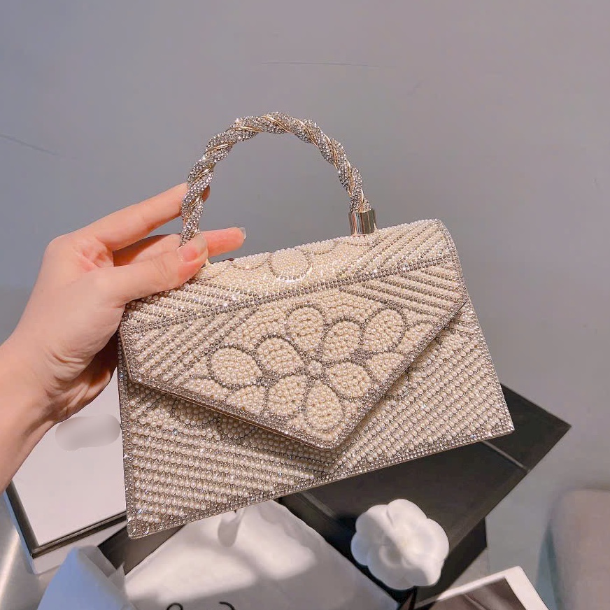 Clutch nữ nạm đá quai xoắn bling bling