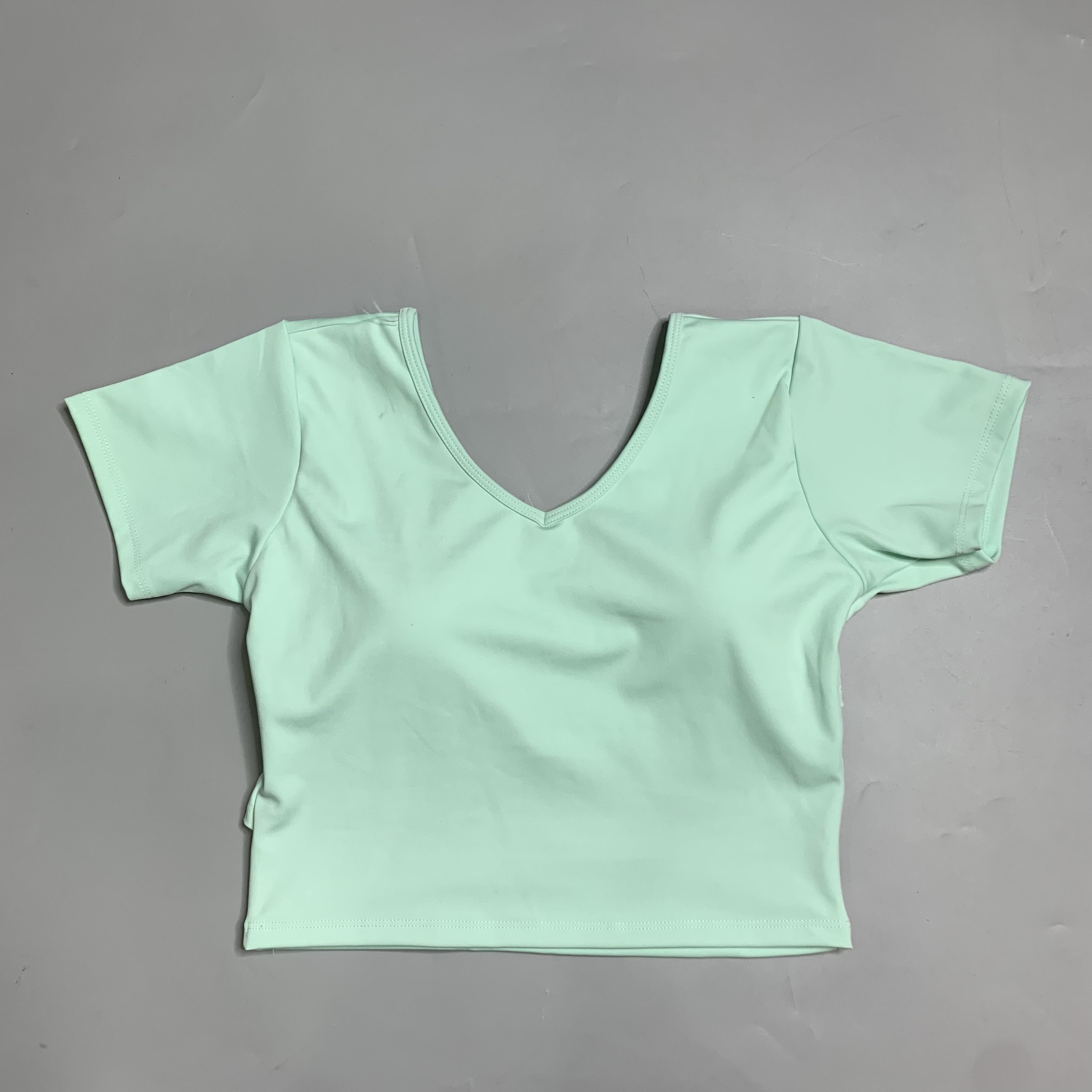 Áo croptop kèm mút cổ tim đắp chéo lưng vải thun lạnh