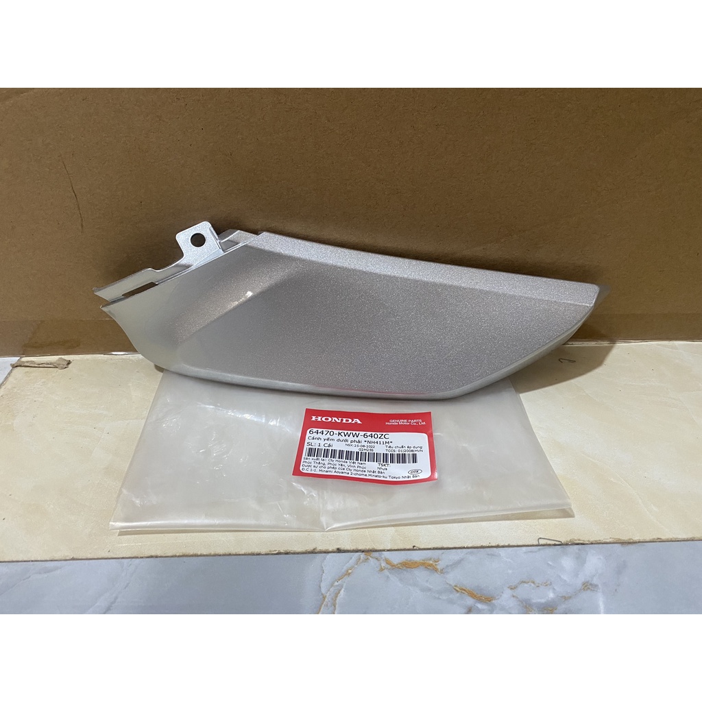 Cánh yếm bé dưới bên phải honda wave s110 năm 2011 màu bạc. 64470kww640zc