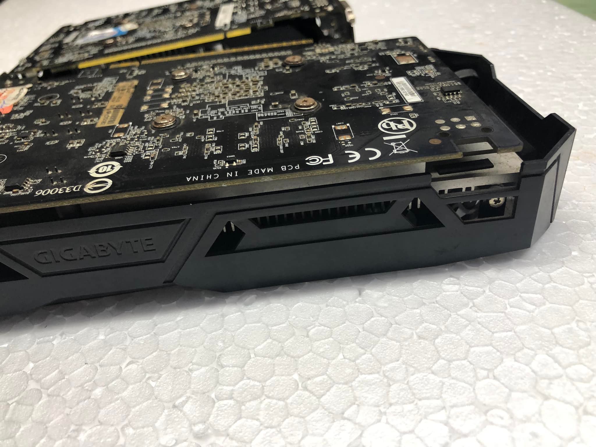 {SALE}Card màn hình VGA GIGA 1050TI 4G đã test kĩ