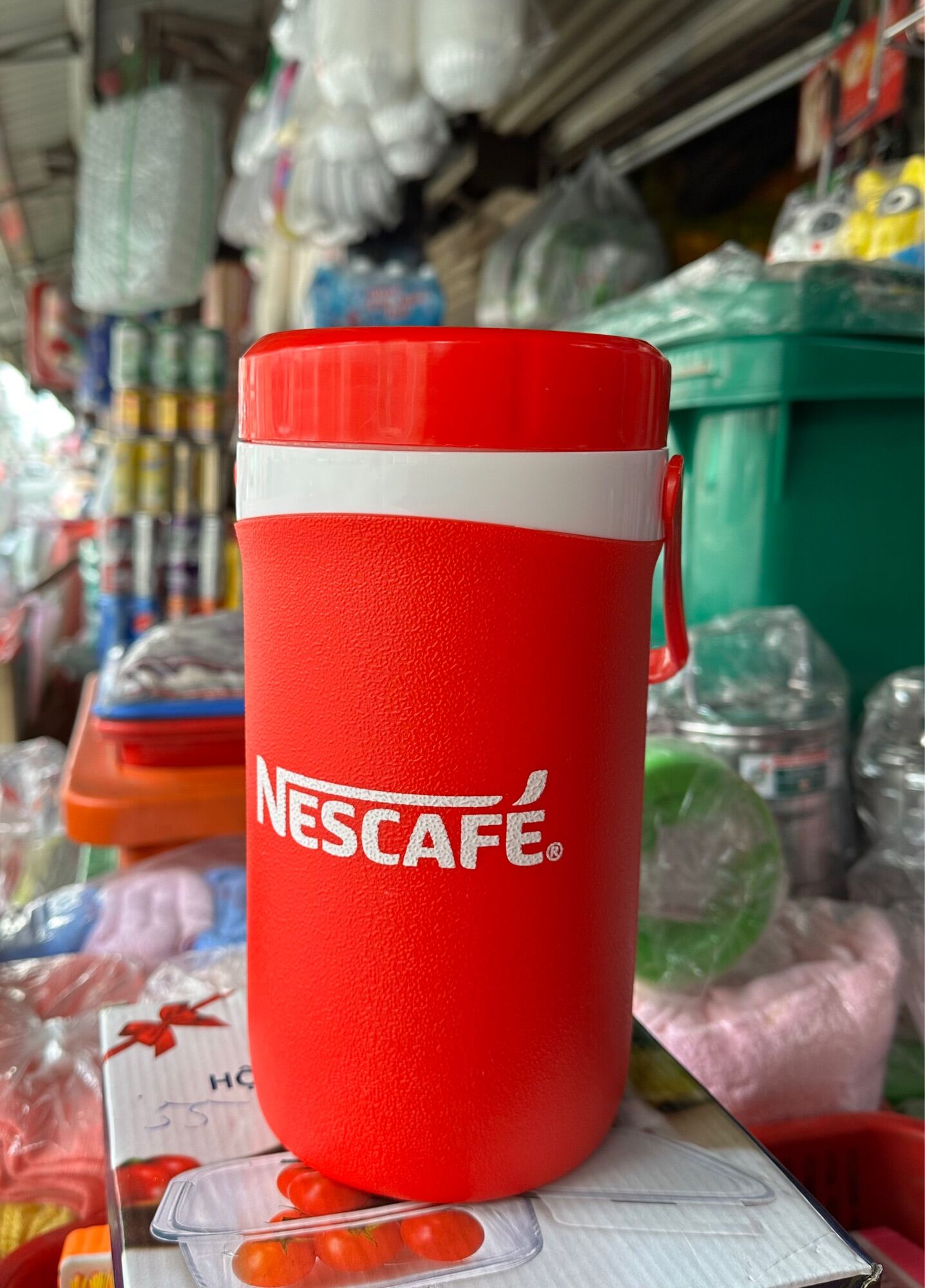 Bình Giữ Nhiệt Nestle 1,5 Lít