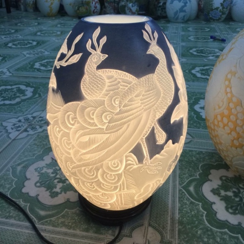 Đèn chim công khắc màu cao 43cm