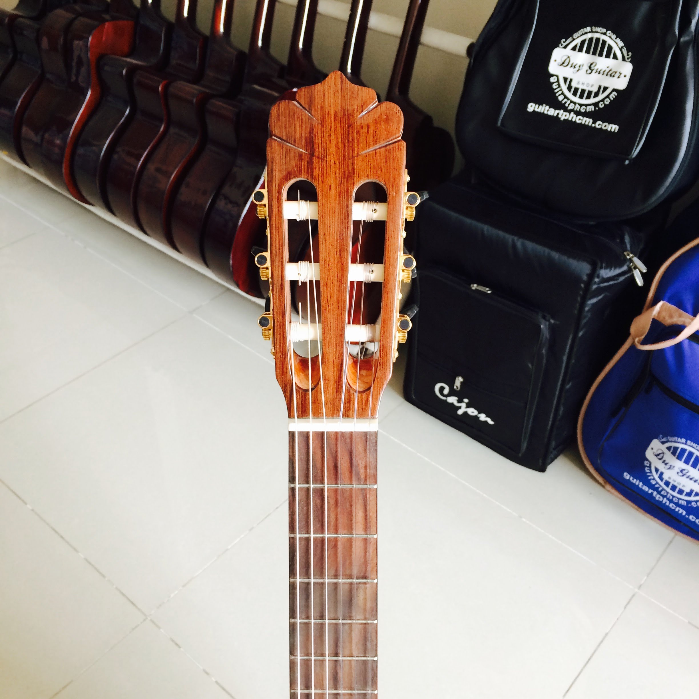 Đàn guitar classic DC350JX Duy Guitar Store dáng khuyết có EQ MET B12 âm thanh tốt chất lượng cao