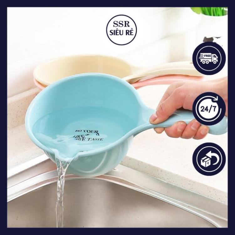 Gáo nước, Ca nhựa múc nước cán dài