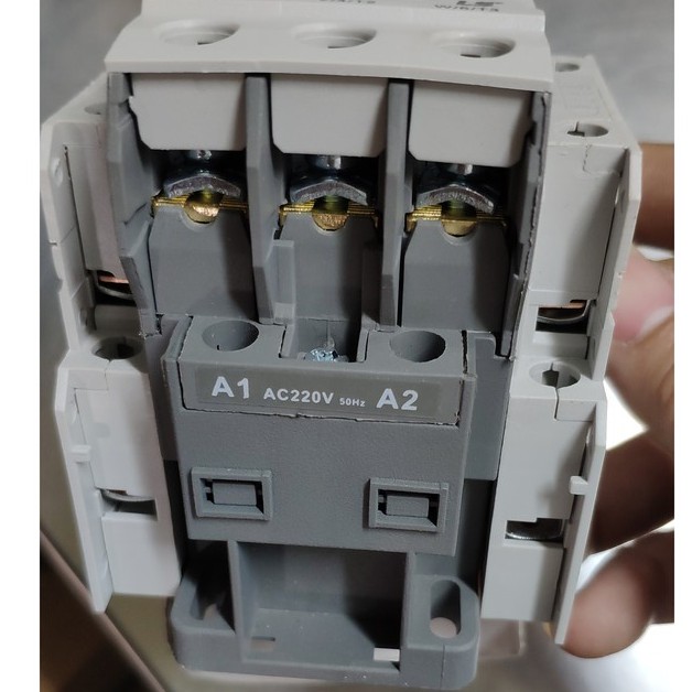 Khởi động từ MC 32A
