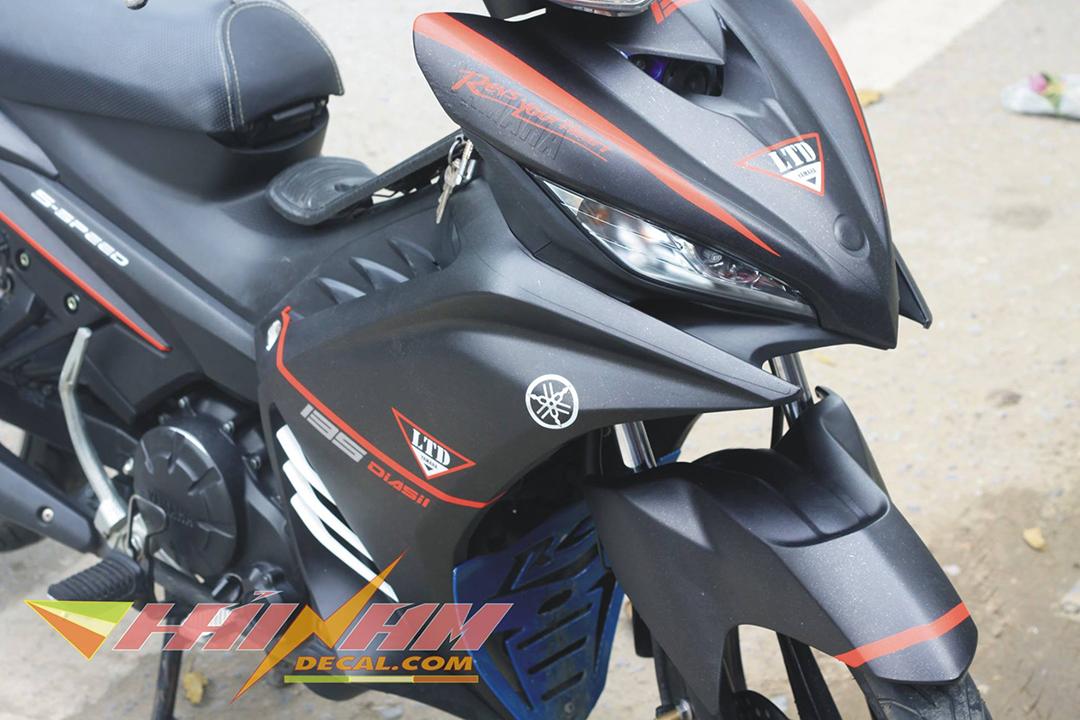 Tem Trùm Exciter 135 Đen Nhám Chỉ Đỏ