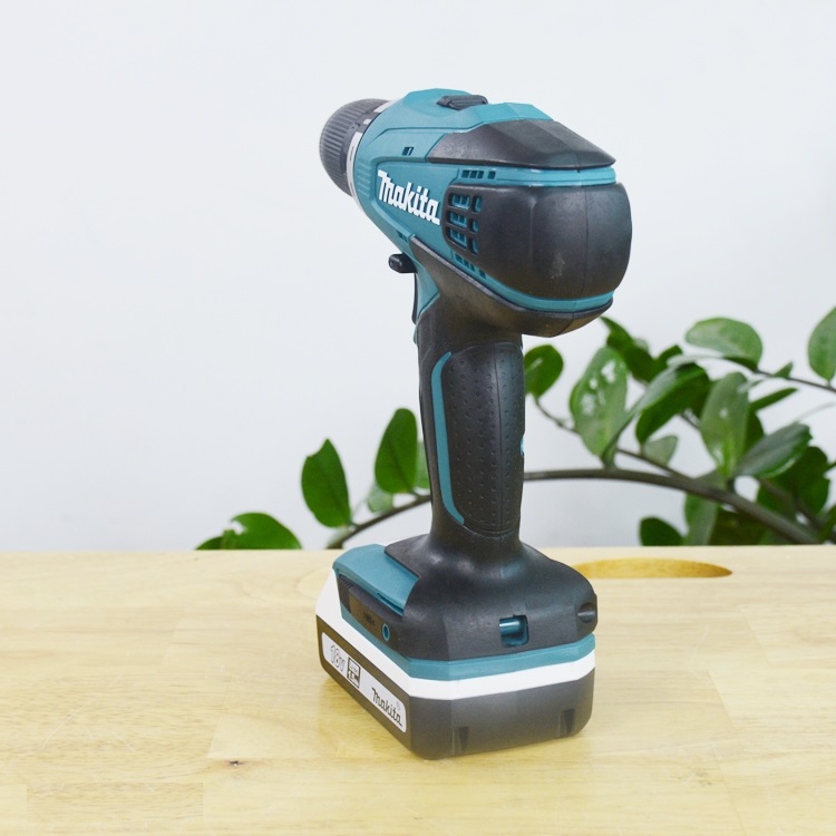Máy khoan vặn vít dùng pin Makita DF457DWE