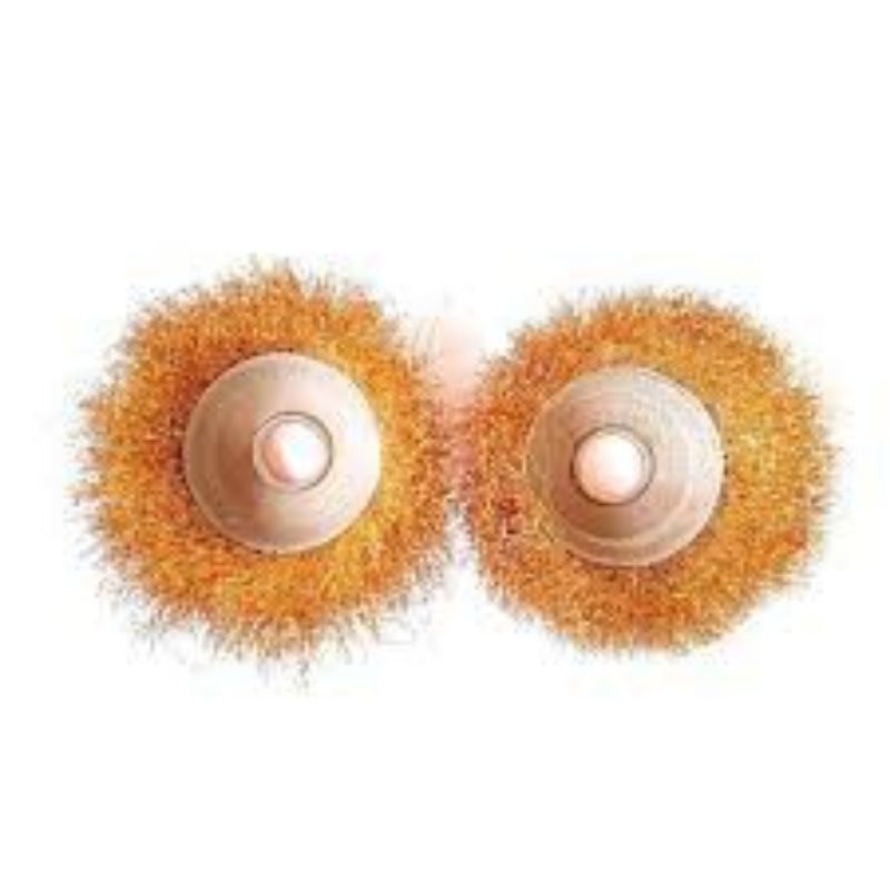 2  chiếc chổi đánh rỉ sắt máy cầm tay