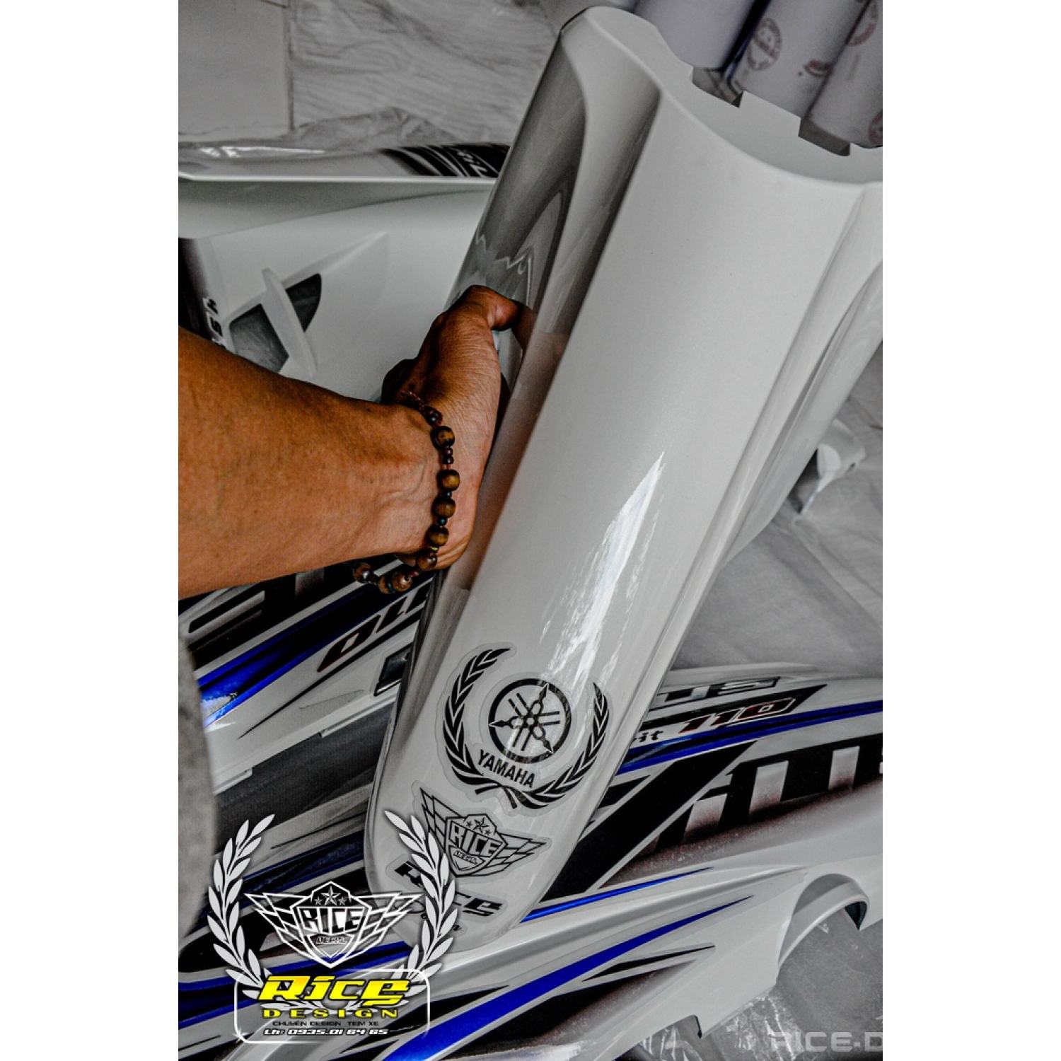Tem Sirius trắng yếm trong đen mẫu lửa ẩn trong ( Tem in thương Mẫu gốc Rice decal )