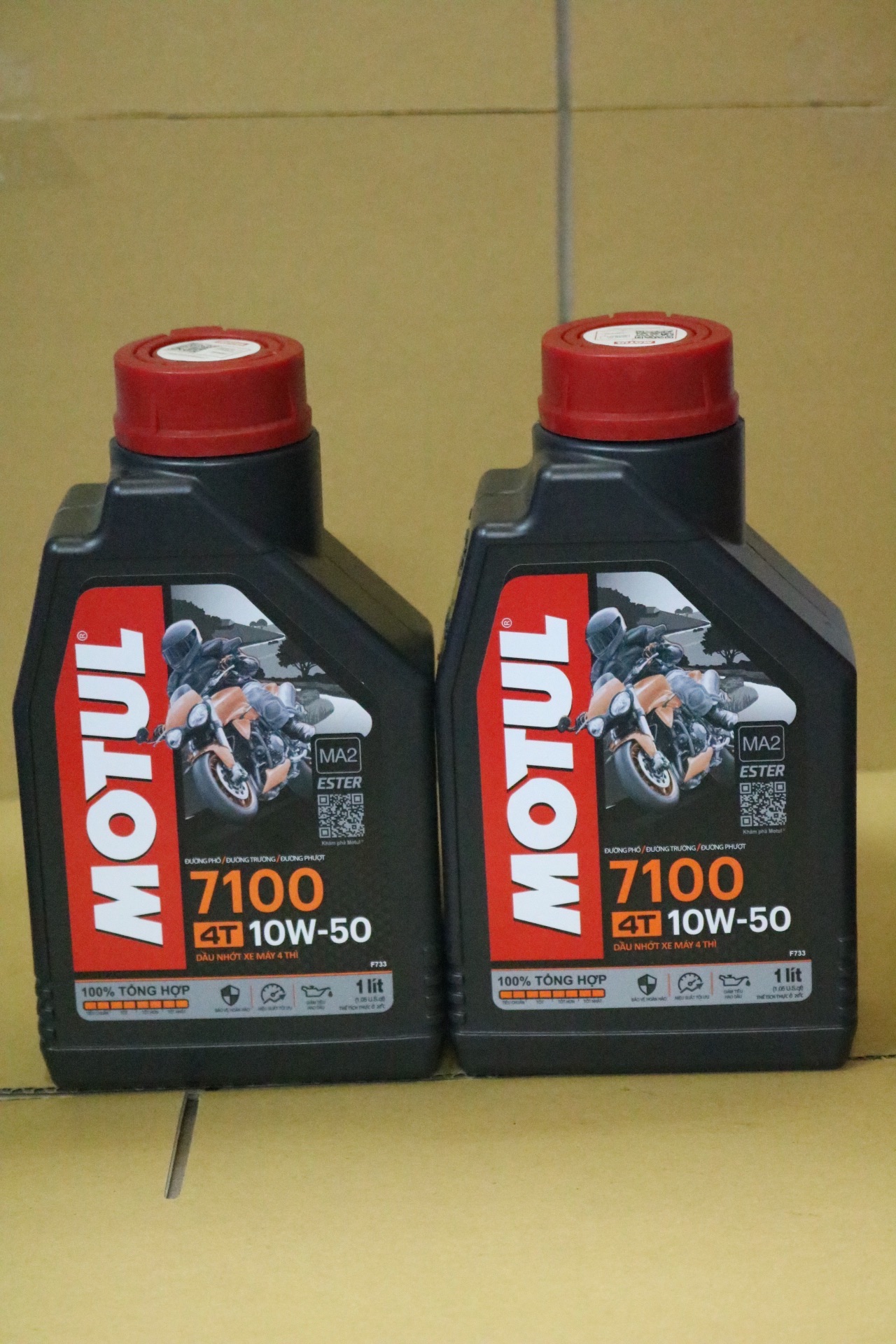 Nhớt Motul 7100 dành cho xe máy - 1L