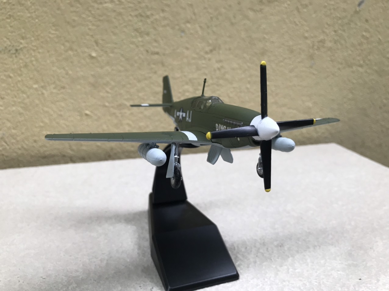 Mô hình Máy bay Tiêm kích P-51B Mustang 1:72