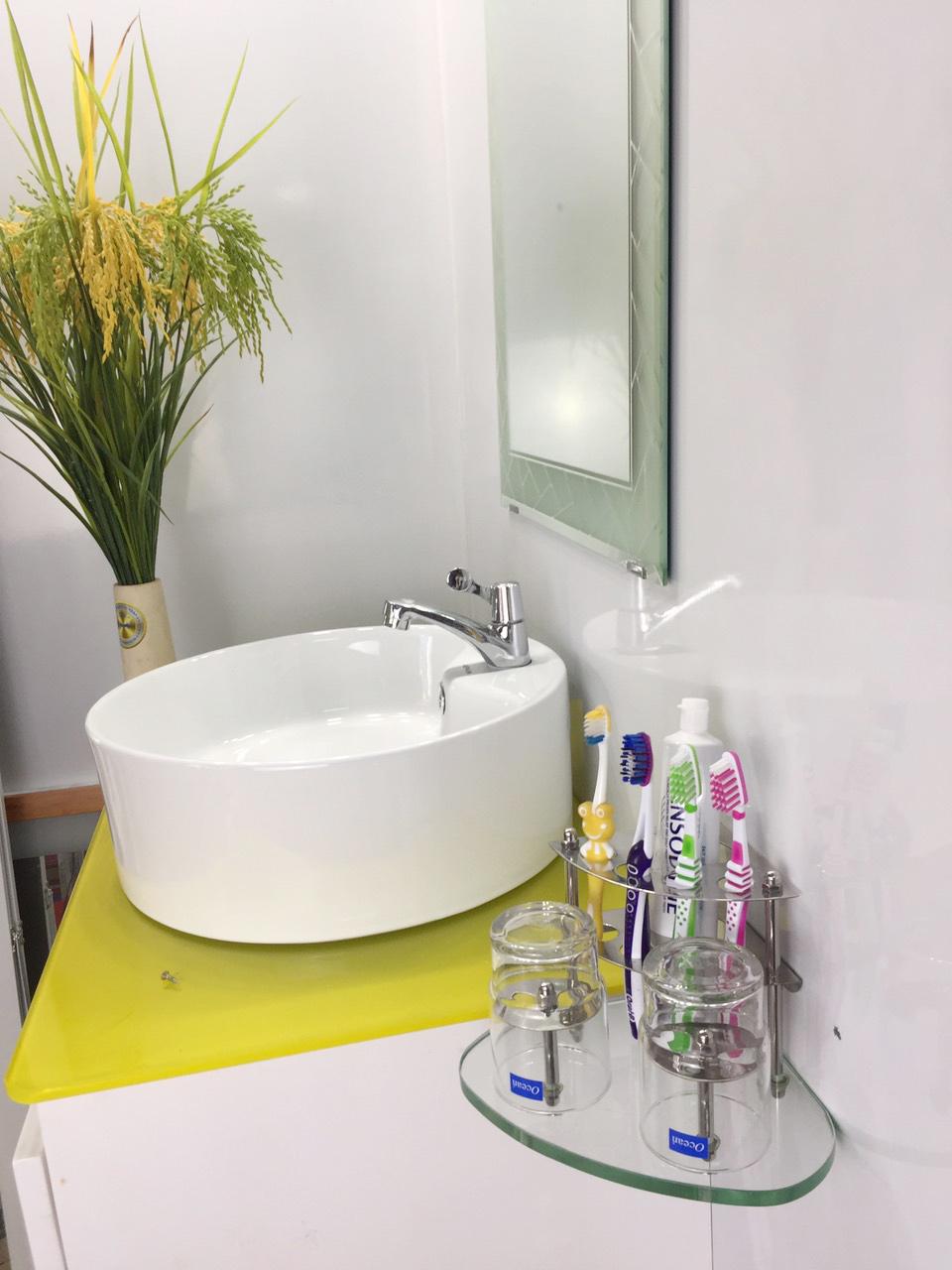 Kệ Bàn Chải Kèm 2 Ly Kibath