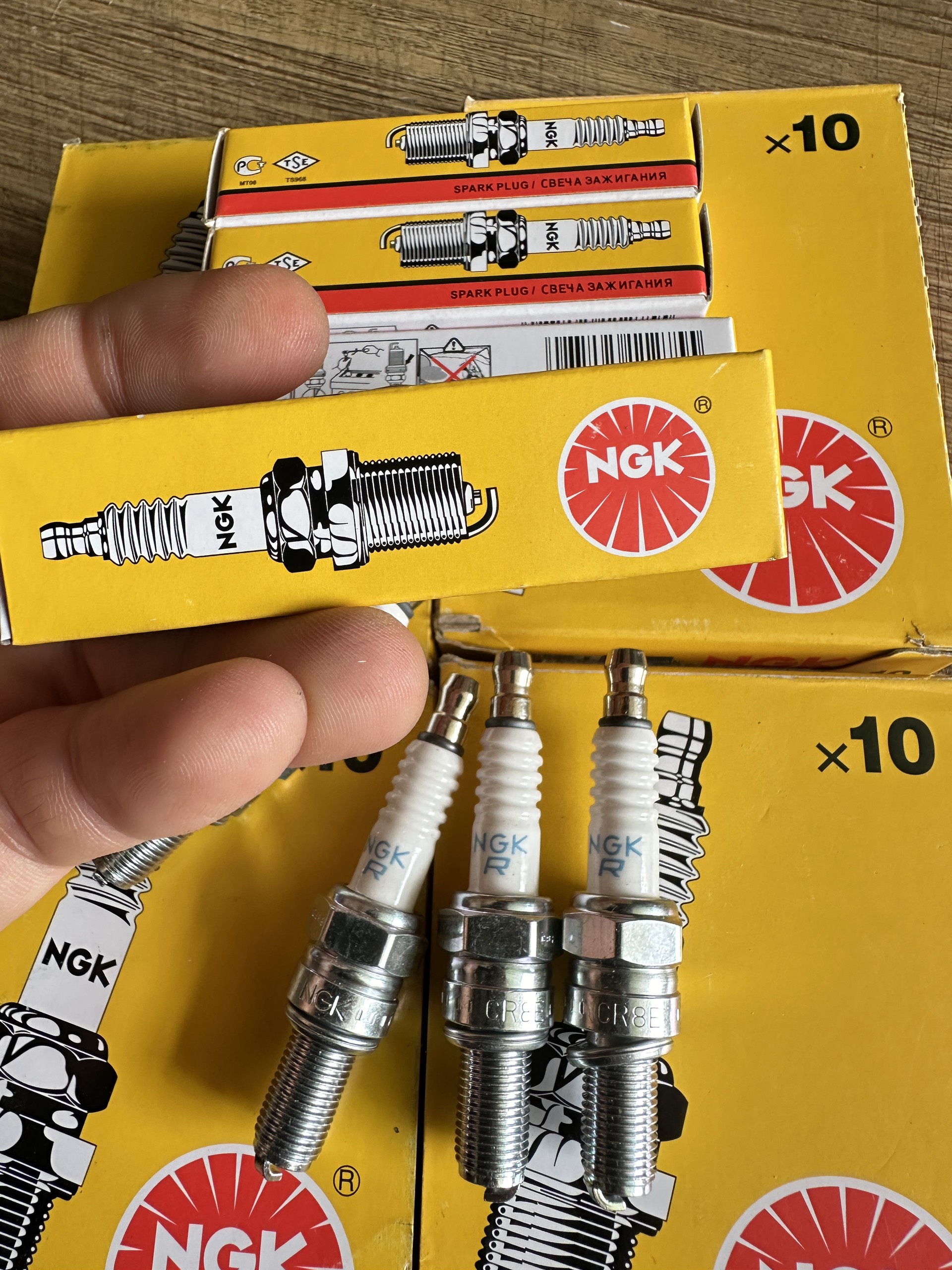 BỘ 4 BUGI ĐÁNH LỬA DONGBEN X30 / T30 LOẠI XỊN