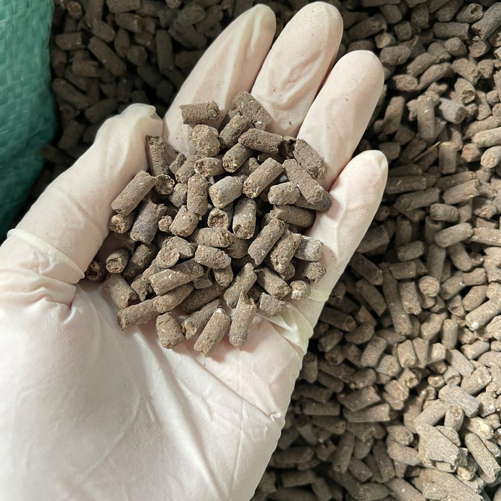 Phân gà hữu cơ Nhật Aki bịch 1kg. Dạng viên nén