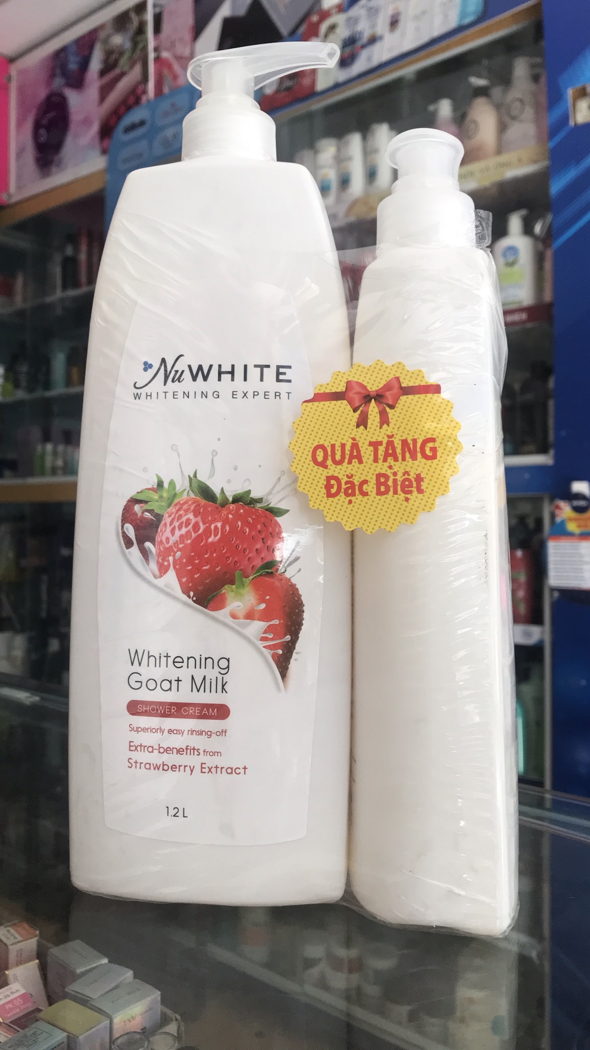 Sữa tắm trắng da NuWhite tinh chất 1.2 lít ( cty hết hàng tặng )