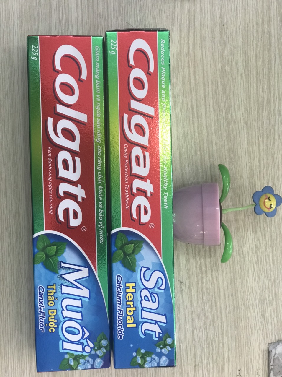 Combo 2 Kem đánh răng Colgate muối thảo dược Canxi + Flour 225g