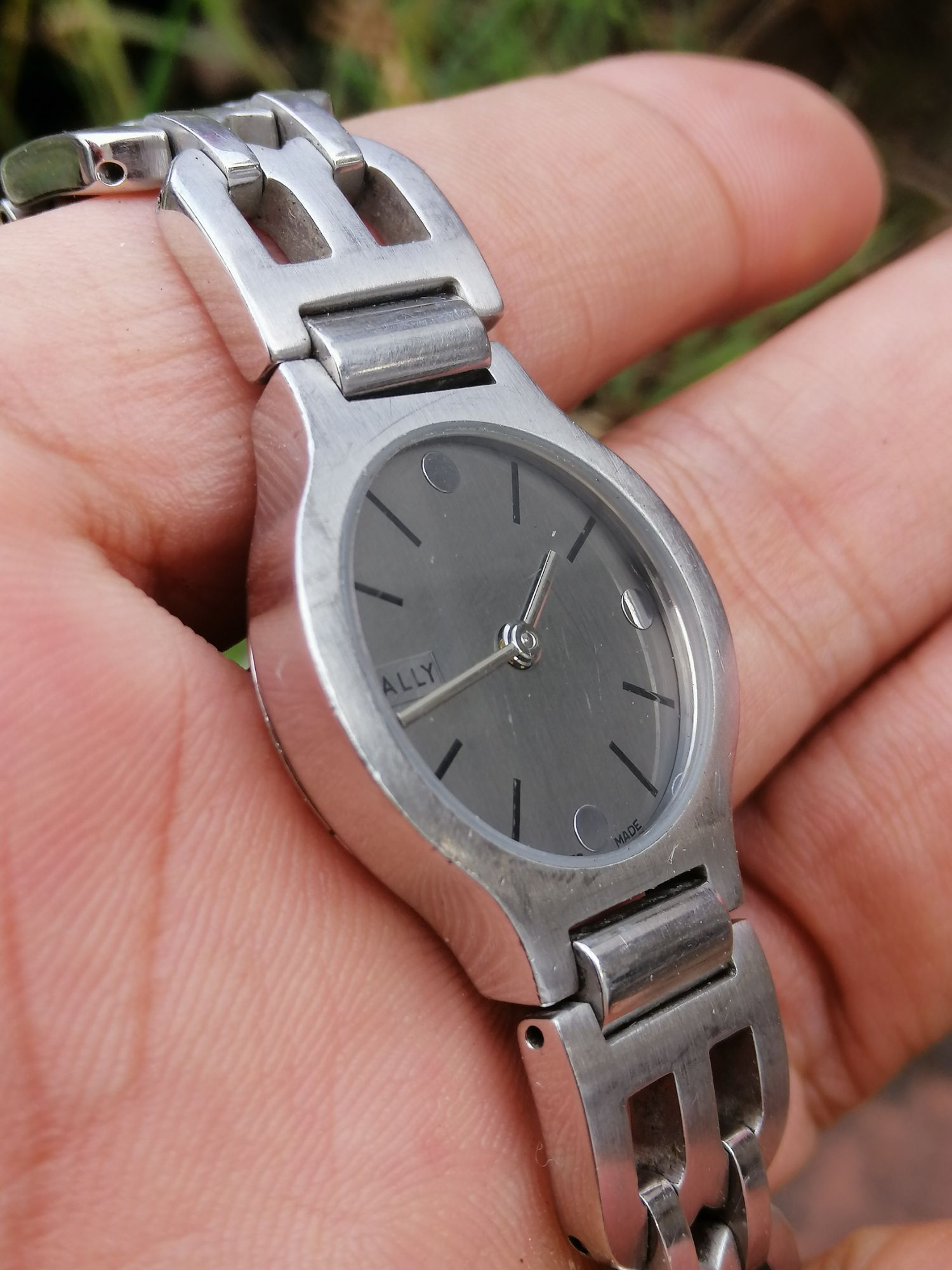 Đồng hồ nữ hiệu BALLY của Thụy Sĩ
