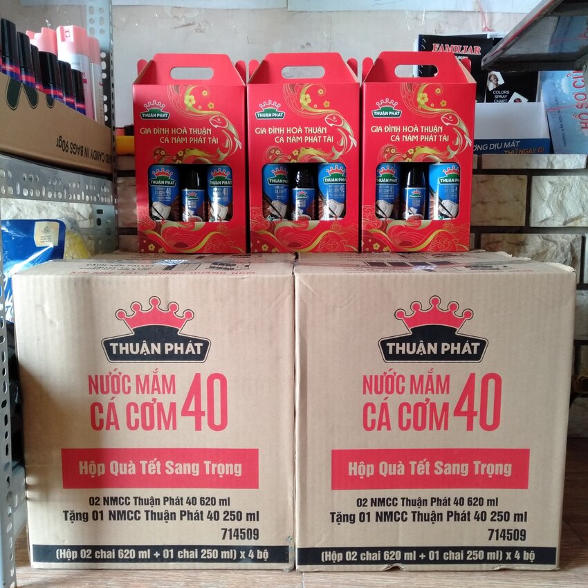 [Hộp Quà Tết] Nước Mắm Cá Cơm Thuận Phát Loại 40 Độ Đạm 620ml  (2 Chai Tặng 1 Chai Nhỏ 250ml)