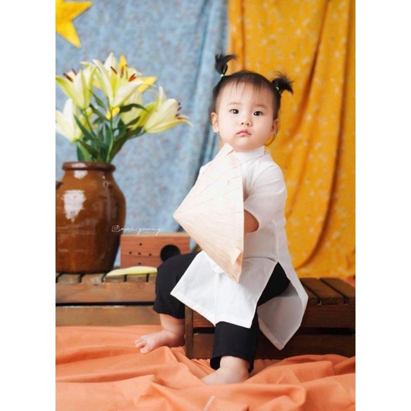Áo dài trắng cho bé kèm mấn