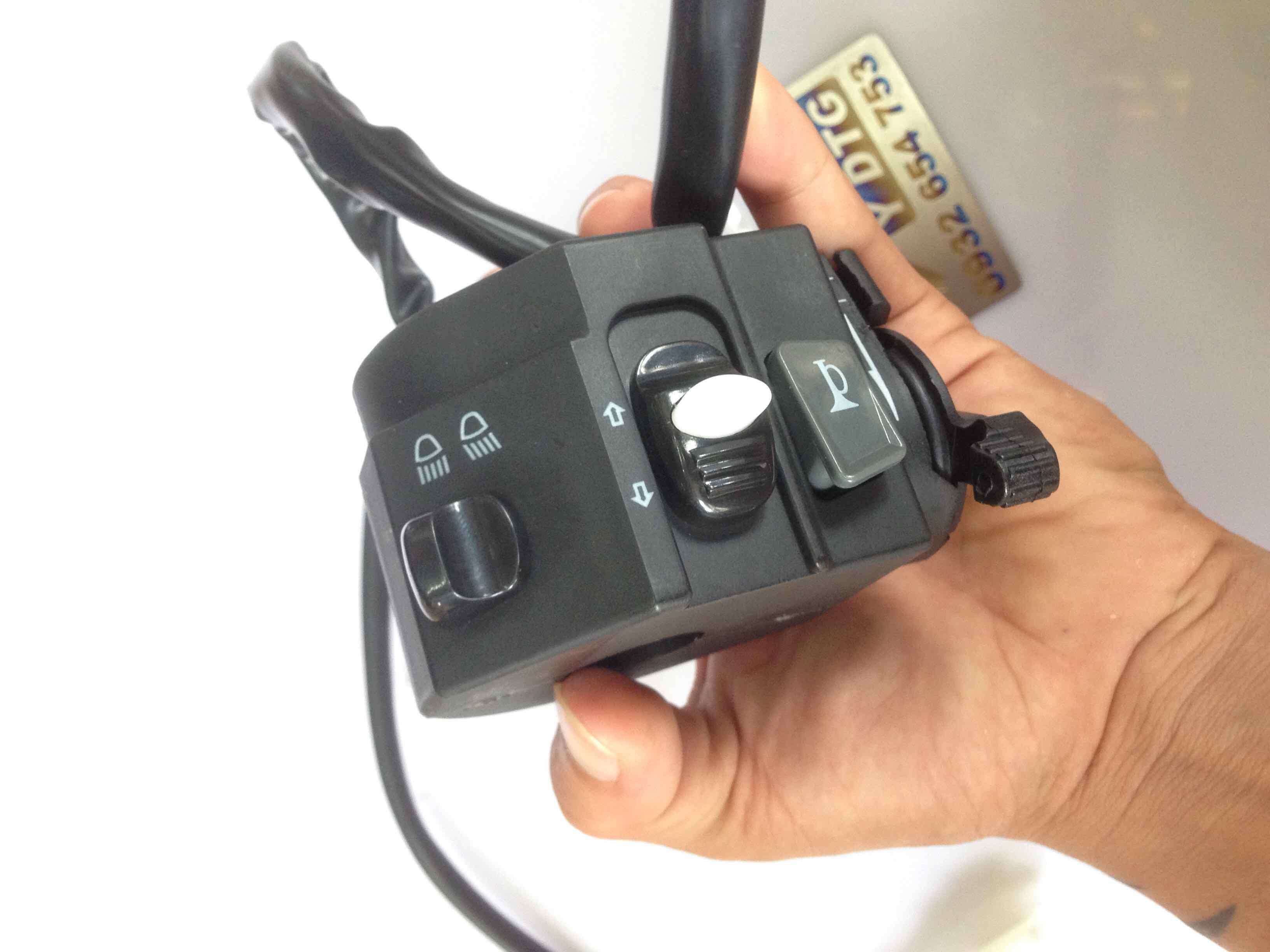 Cùm Công Tắc Sirius