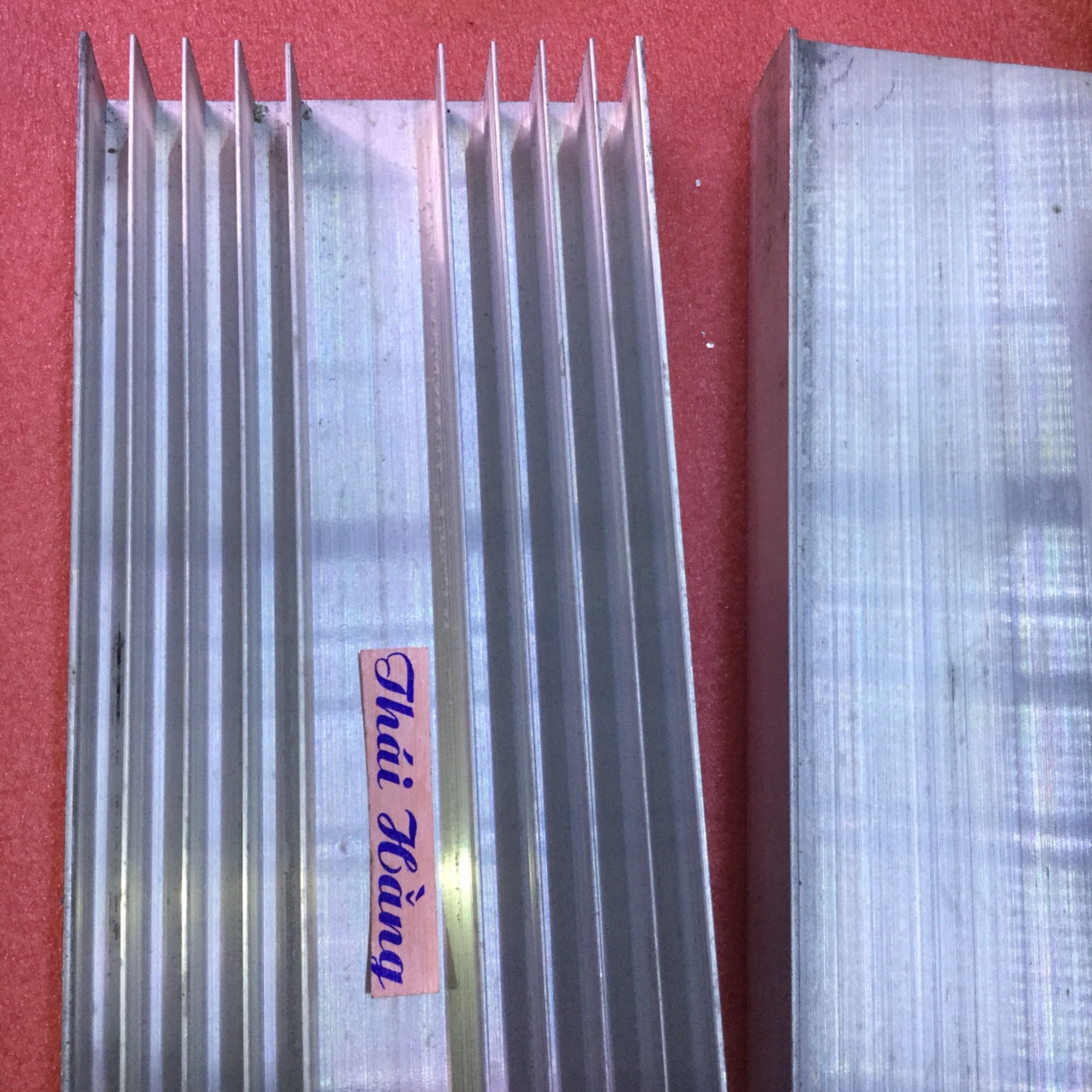 Tấm tản nhiệt 30x11x3 cm (10 cánh ) giá cho 1 tấm