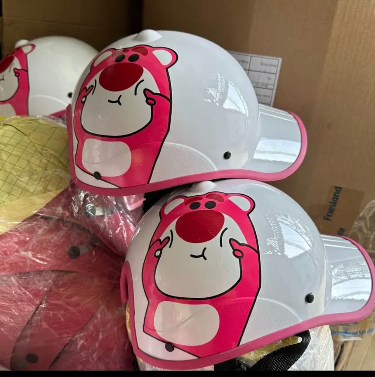 nón kết bảo hiểm gấu dâu siêu cute