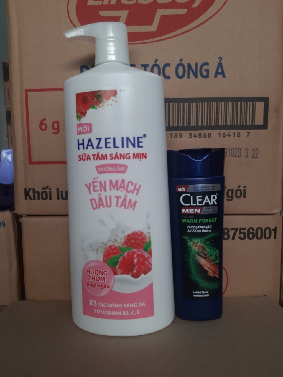 Sữa tắm Hazeline trắng da Yến mạch 1kg có tặng kèm