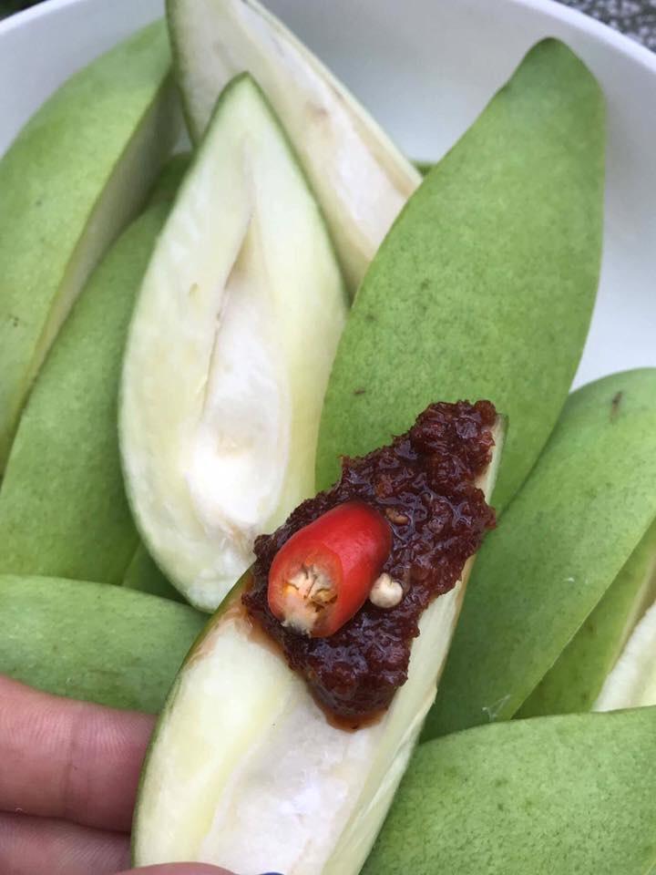 Mắm ruốc xào tỏi ăn liền