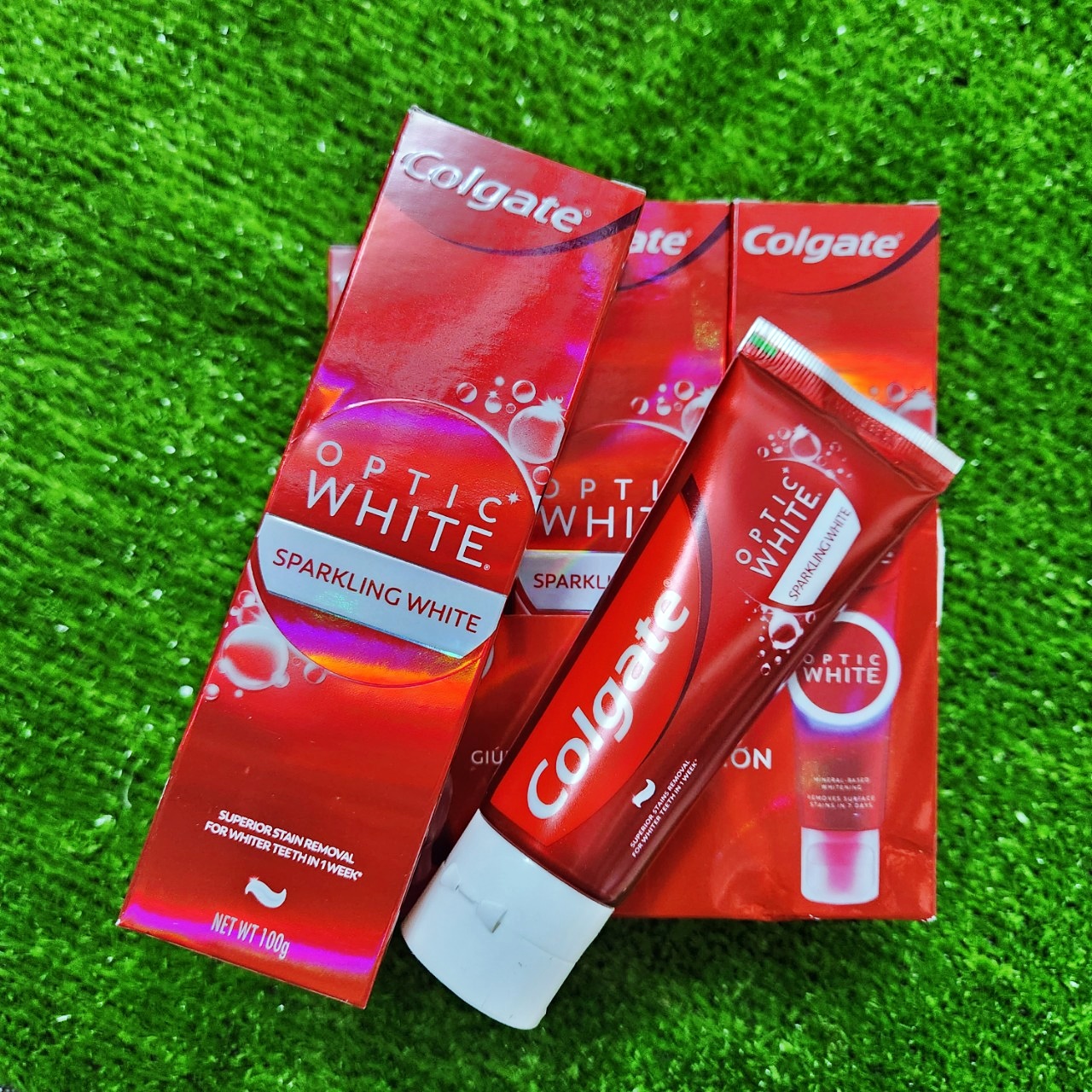 Kem đánh răng Colgate Optic White Sparkling White 100g - LQ059