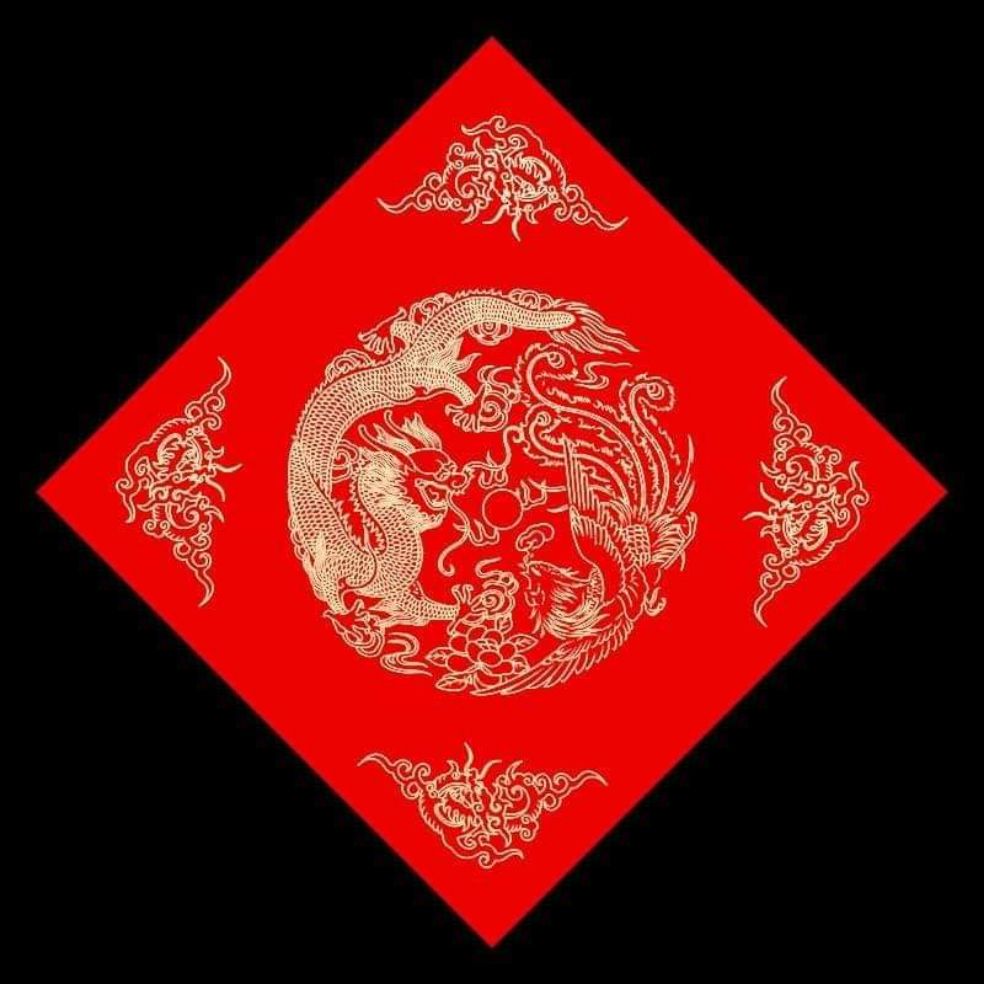 Giấy xuyến chỉ vân rồng, có hoa văn gốc.Kích thước 34x34cmz xấp 20 tờ.