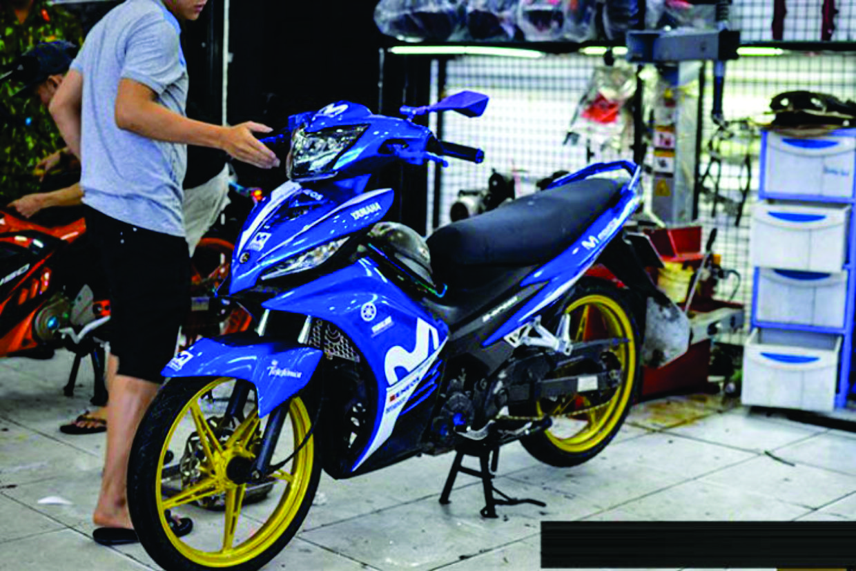 Tem trum exciter 135 xanh trang,team decal ex135 movistar