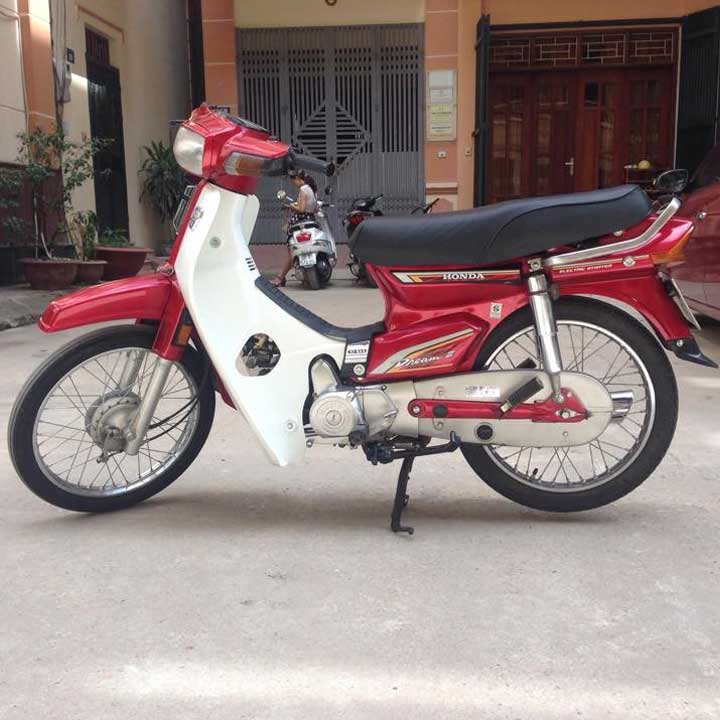 Dàn áo xe máy Dream II - Nhựa TRẮNG cao cấp màu ĐỎ CỜ