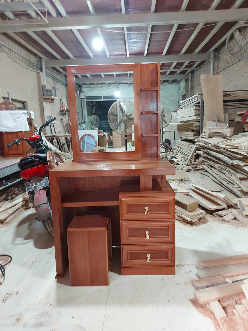 Các mẫu bàn trang điểm gỗ xoan đào