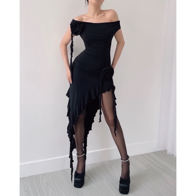 Đầm hoa tua rua lệch vai vạt xéo