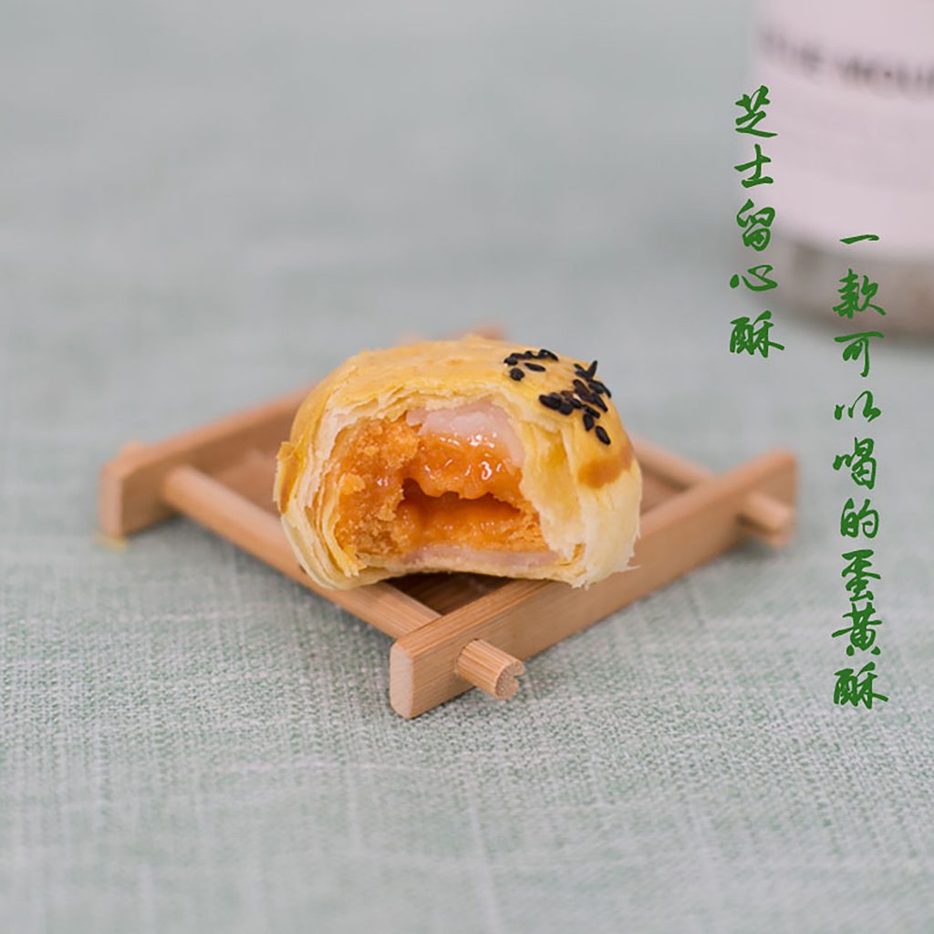 BÁNH PÍA TRỨNG MUỐI TAN CHẢY (LƯU Ý: NGÀY IN TRÊN BÁNH LÀ NGÀY SẢN XUẤT)